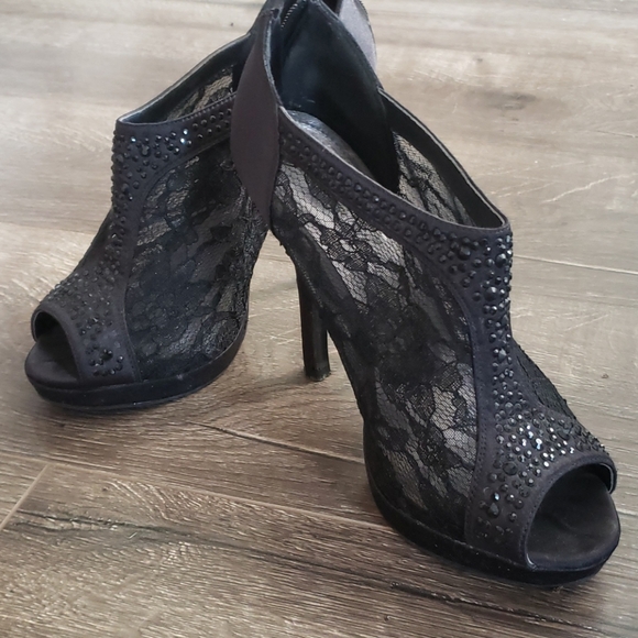 Black heels - Picture 1 of 1